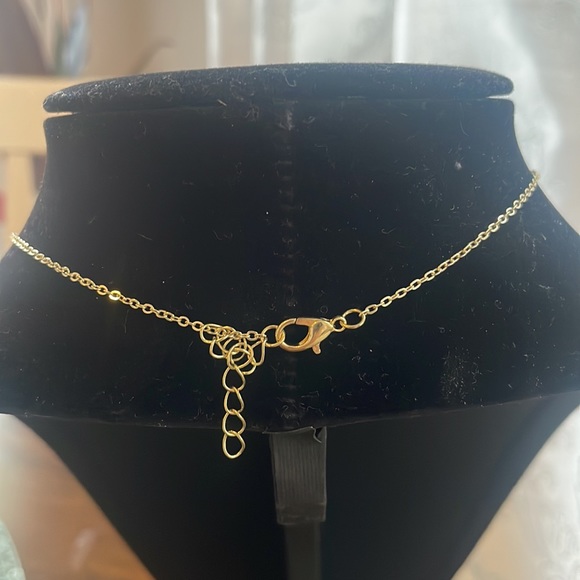 Elegant necklace with Purple Stone and crystal clustered Stones - Picture 8 of 8